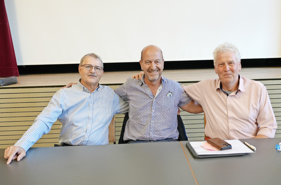 Die Eisbahn AG ist Geschichte. Die drei Liquidatoren Jürg Horn, Peter Brand und Stefan Romang (v.l.) bleiben aber noch für gut fünf Jahre in der Pflicht.
FOTOS: SONJA WOLF Die Eisbahn AG ist Geschichte. Die drei Liquidatoren Jürg Horn, Peter Brand und Stefan Romang (v.l.) bleiben aber noch für gut fünf Jahre in der Pflicht.
FOTOS: SONJA WOLF