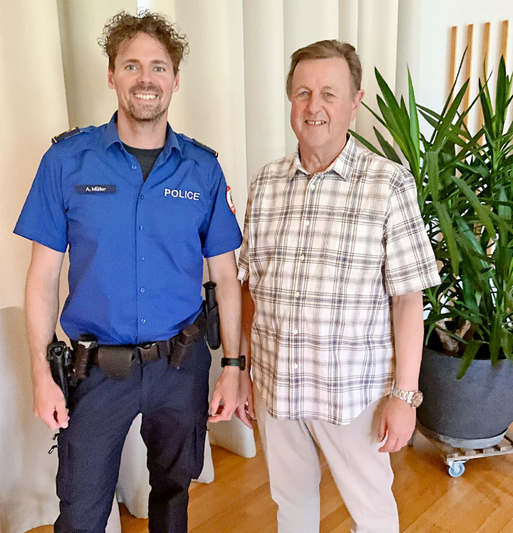 Ueli Müller, Präsident des Seniorenrats Saanenland (rechts), mit Toni Müller, dem Referenten der Kantonspolizei Bern. FOTO: HANSUELI GAMMETER Ueli Müller, Präsident des Seniorenrats Saanenland (rechts), mit Toni Müller, dem Referenten der Kantonspolizei Bern. FOTO: HANSUELI GAMMETER