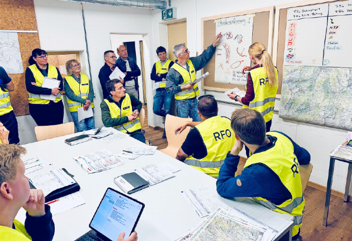 Die Fachbereichsleitenden und ihre Stellvertreter bei einem Rapport.    FOTO: ZVG