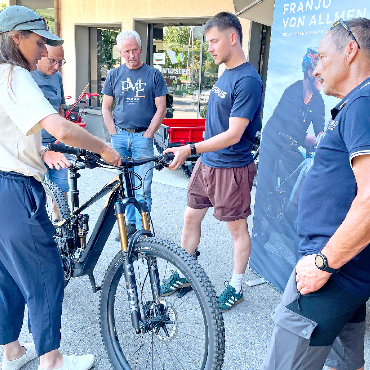 Thömus Bike Talk: Sue Piller gibt Einblick in ihren Trainingsalltag - Nach den Vorträgen blieb Zeit zum «Fachsimpeln».