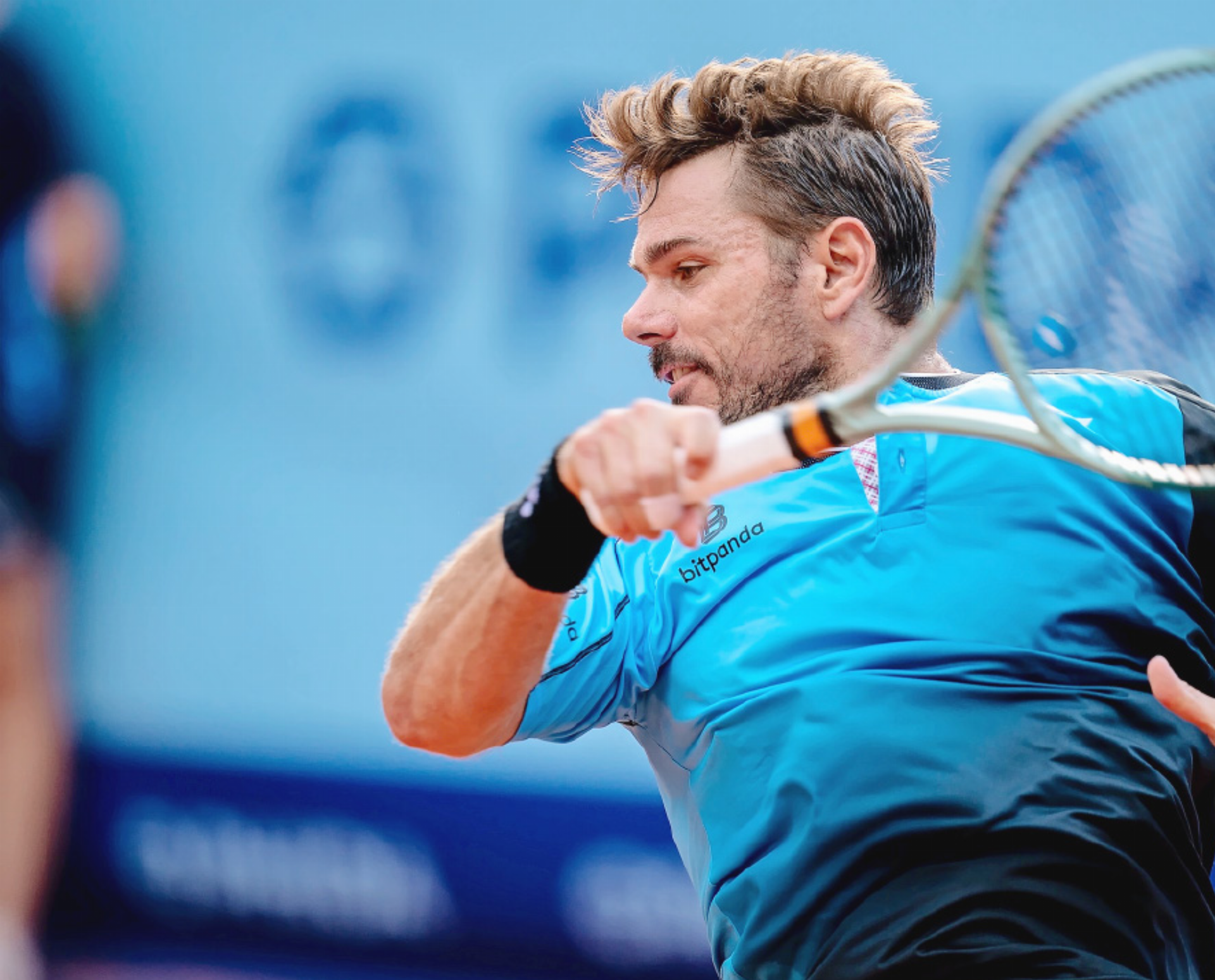 Einzigartiger Moment in Gstaad: Stan Wawrinka feiert Abschied mit Fans und Schweizer Musiker Bastian Baker - Das Bild wird blockiert. – Möglicherweise durch einen aktiven Adblocker.