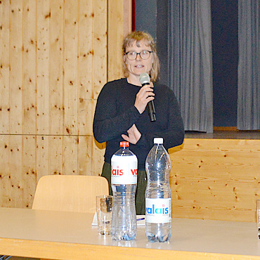 Was bewegt Lauenen? - Schulkommissionspräsidentin Brigitte Klenk informierte über neue Entwicklungen an der Lauener Schule.