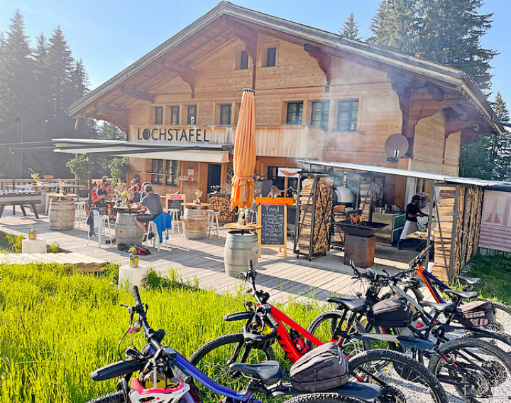Lasst euch an der offenen Grillstelle…