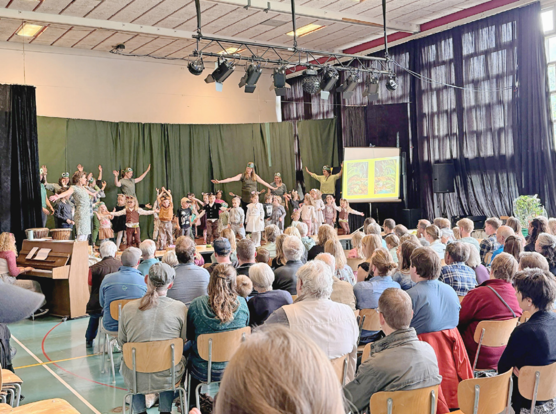 Volles Haus beim Schnuppertag der Musikschule - Das Bild wird blockiert. – Möglicherweise durch einen aktiven Adblocker.