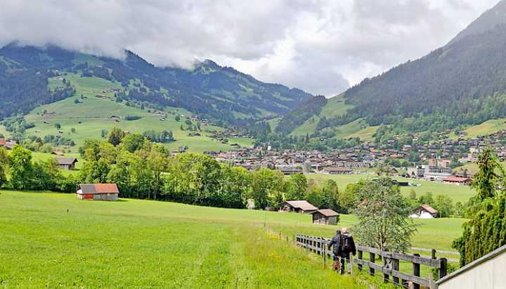 Herrliche Aussicht auf Zweisimmen.   FOTO: ZVG
