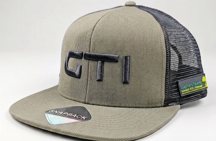 2583 Stiche brauchte es für den Aufstick von GTI auf dem Cap.   FOTO: ZVG
