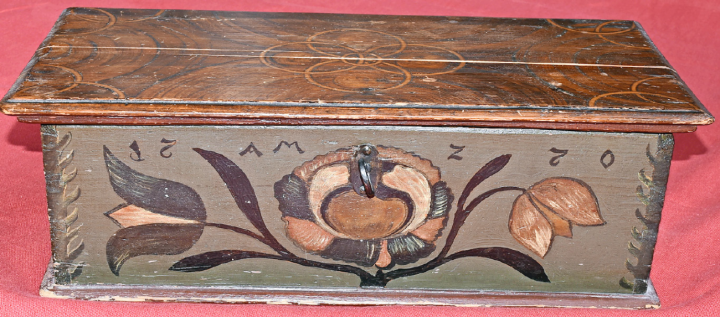 «Truheli» von Anna Maria Zwahlen, 1770, 54x26x18cm. FOTOS: BRIGITTE LEUENBERGER-JAGGI