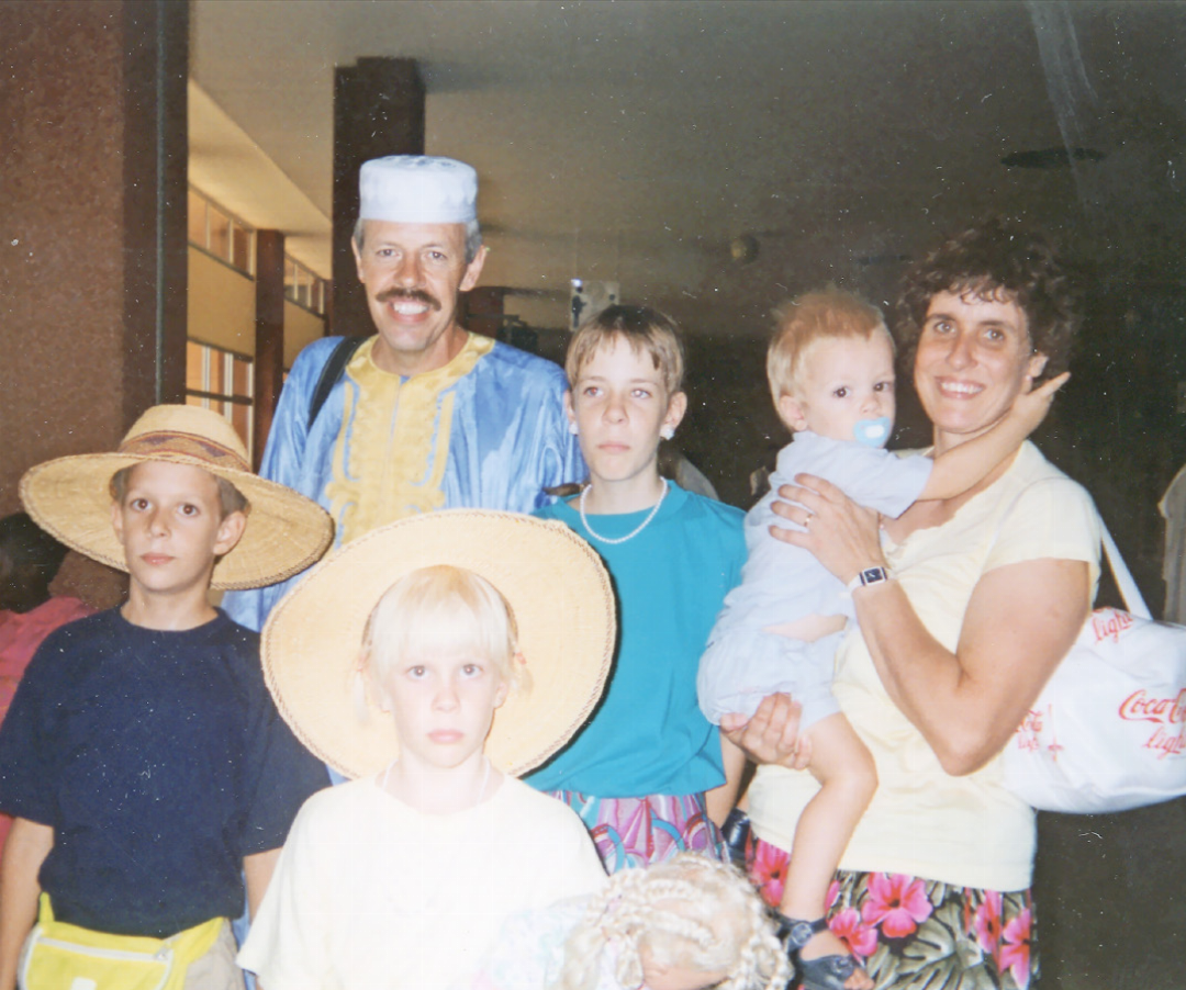 Abschied der Familie Berger von Kamerun im Juni 1995. Besonders für die Kinder war die Rückkehr in die Schweiz schwierig. FOTOS: FAMILIENARCHIV FAMILIE BERGER Abschied der Familie Berger von Kamerun im Juni 1995. Besonders für die Kinder war die Rückkehr in die Schweiz schwierig. FOTOS: FAMILIENARCHIV FAMILIE BERGER