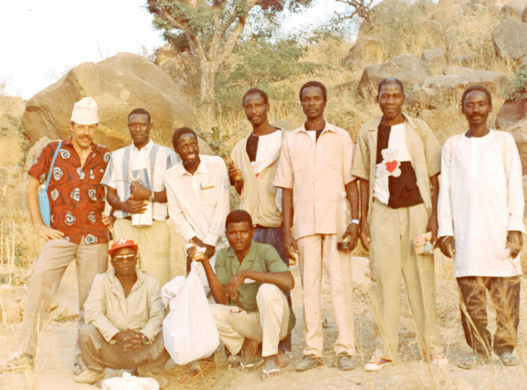 Daniel Berger mit einigen seiner Studenten vom Theologieinstitut in Godigong, Nord-Kamerun. Daniel Berger mit einigen seiner Studenten vom Theologieinstitut in Godigong, Nord-Kamerun.