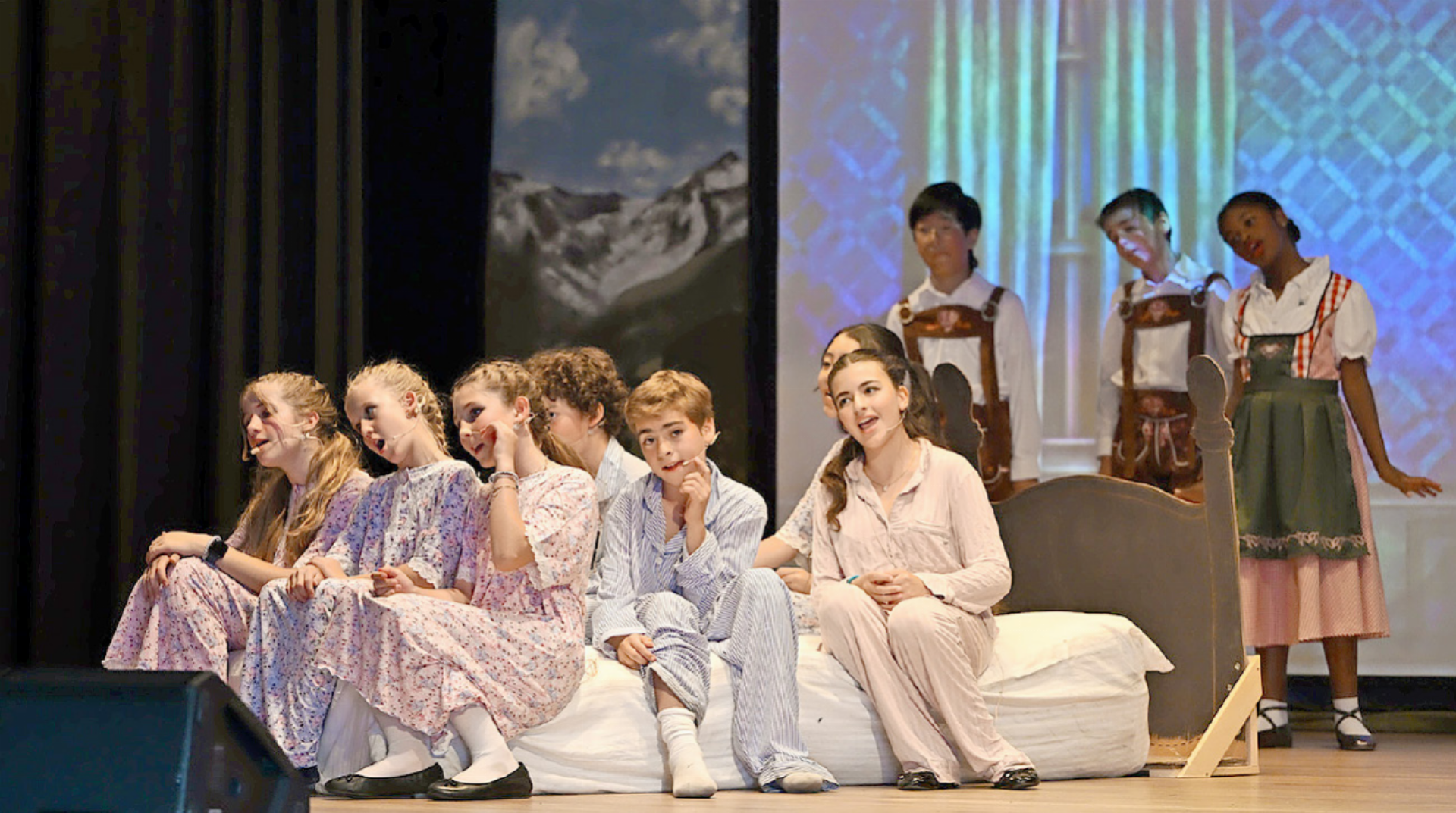 JFK-Schüler bringen «The Sound of Music» auf die Bühne - Das Bild wird blockiert. – Möglicherweise durch einen aktiven Adblocker.