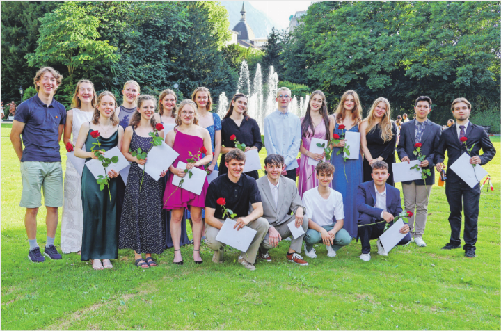 Die Abschlussklasse des Gymnasiums Interlaken, Standort Gstaad. FOTO: ZVG