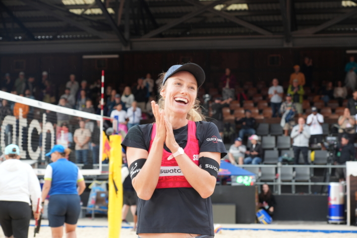 Nina Brunner nach dem Sieg gegen die Japanerinnen Shiba/Reika. Foto: Jonathan Schopfer
