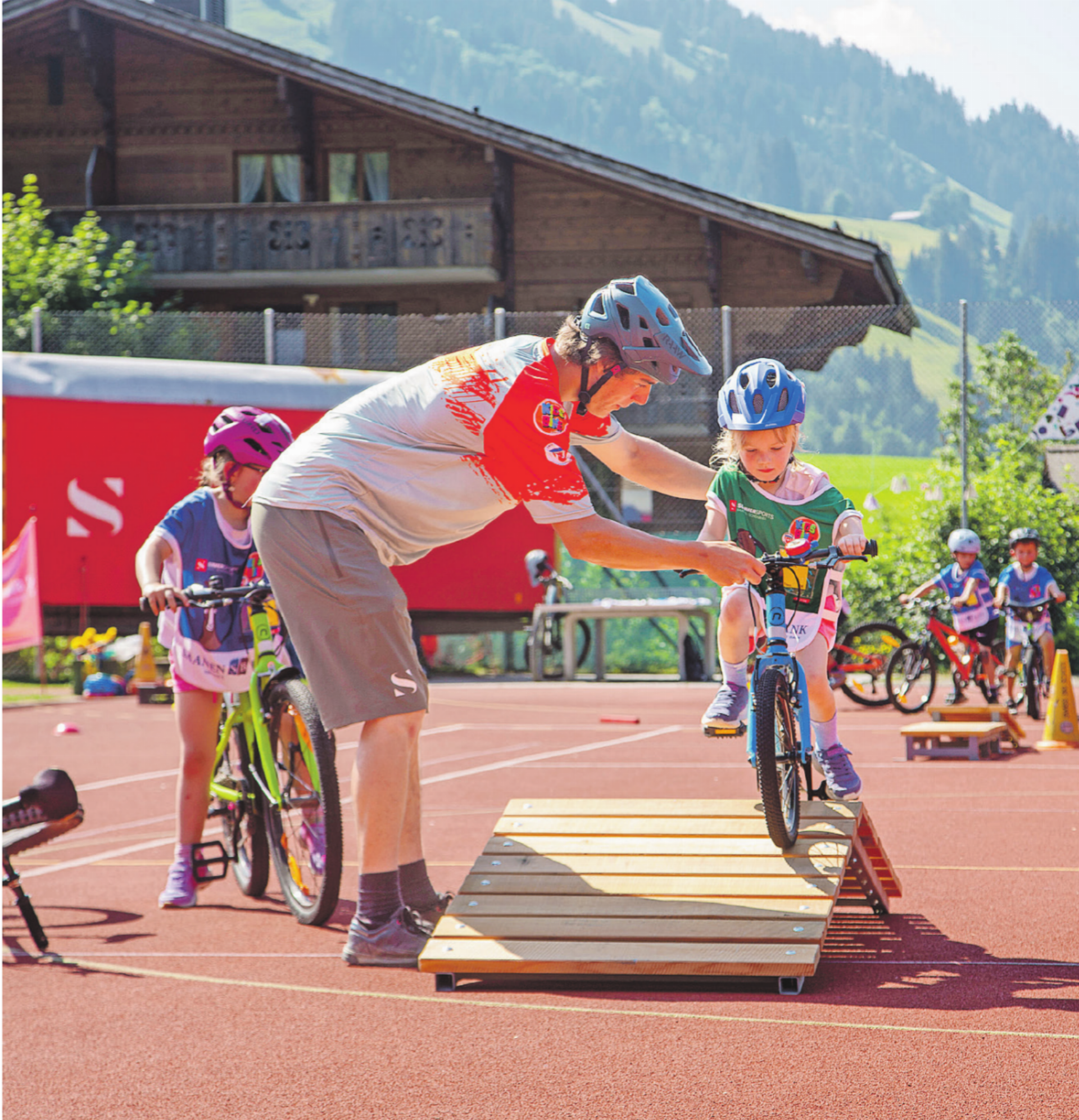 Skilehrer schwingen sich aufs Mountainbike - Das Bild wird blockiert. – Möglicherweise durch einen aktiven Adblocker.