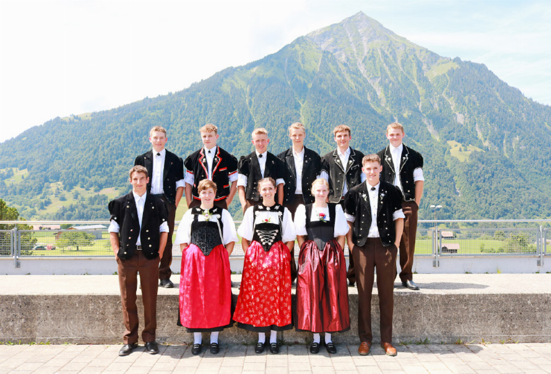 Klasse 3K mit Dario Oehrli (vorne, Erster von links) und Robin Reichenbach (hinten, Erster von links). Klasse 3K mit Dario Oehrli (vorne, Erster von links) und Robin Reichenbach (hinten, Erster von links).