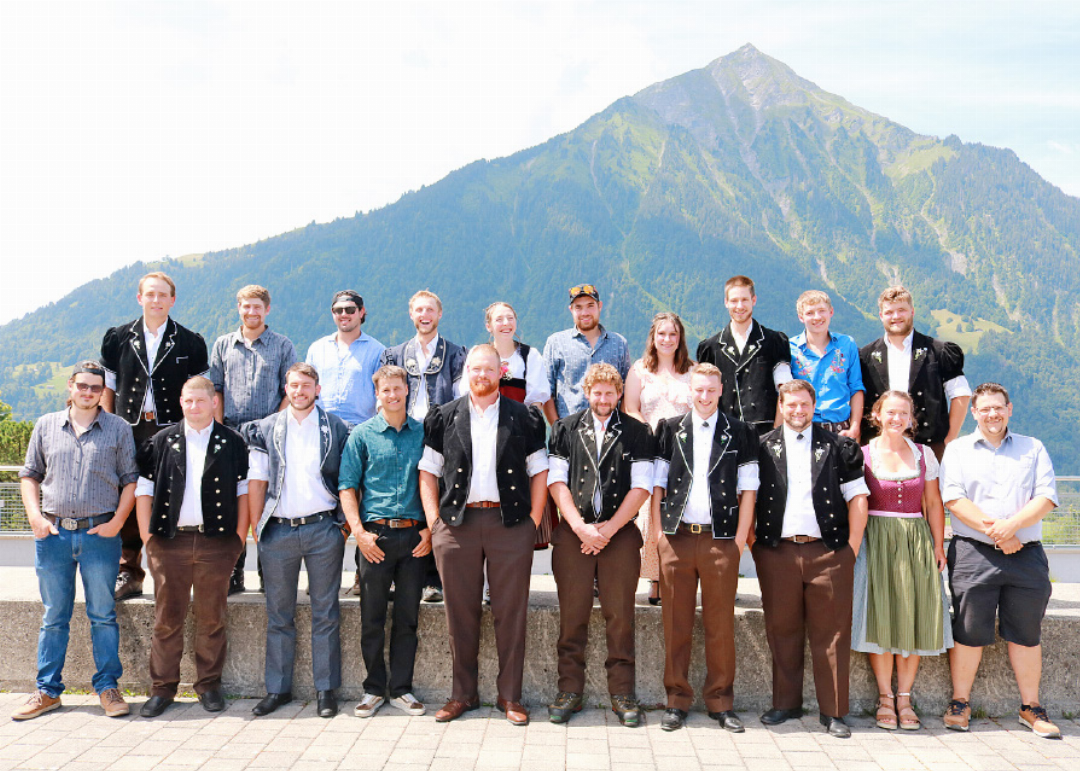 Klasse NHB Beo mit Bernhard Raaflaub und André Zahler (vorne, Vierter und Fünfter von links). Klasse NHB Beo mit Bernhard Raaflaub und André Zahler (vorne, Vierter und Fünfter von links).