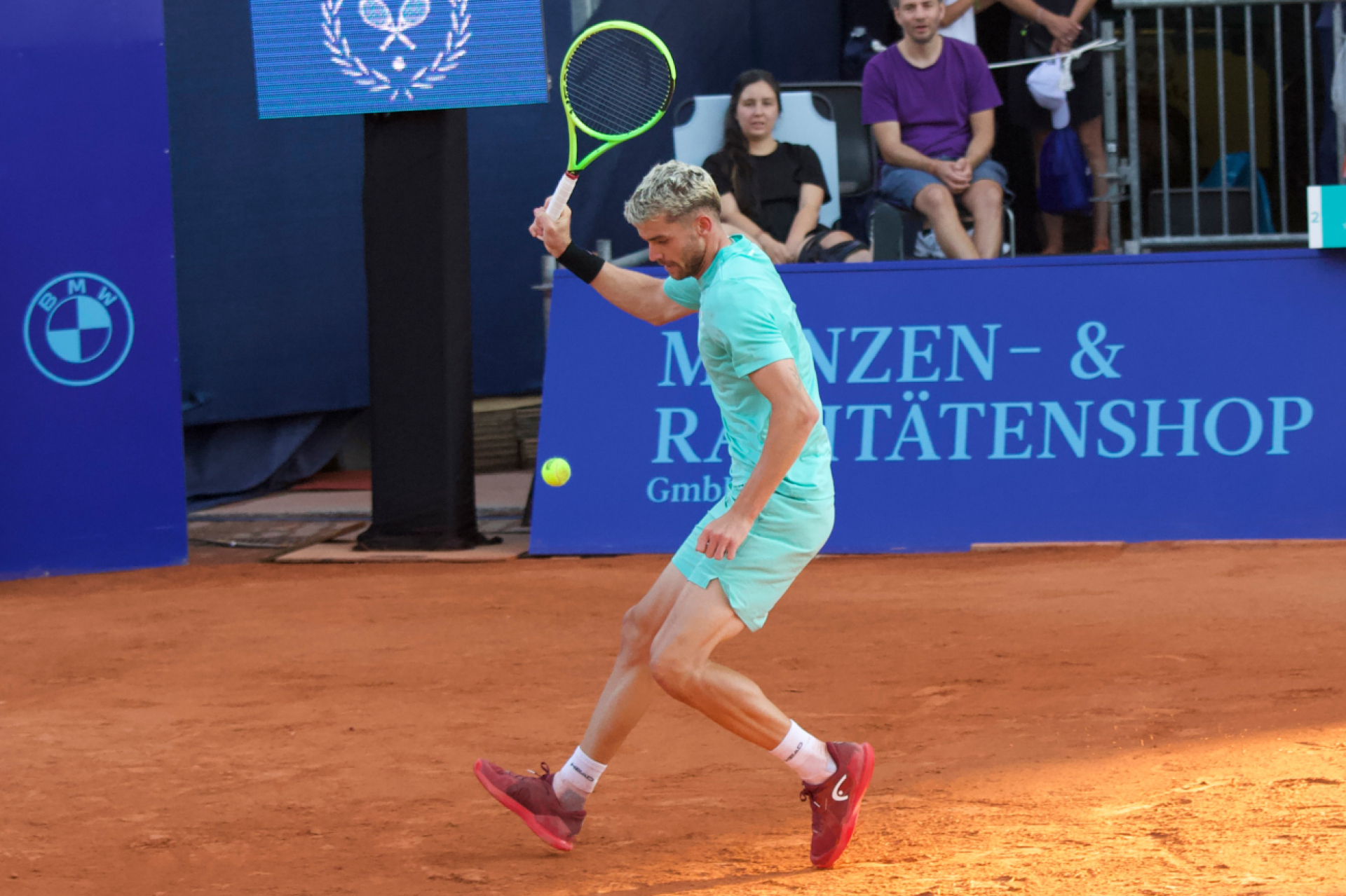 Kym fordert Tsitsipas – Partie unterbrochen - Das Bild wird blockiert. – Möglicherweise durch einen aktiven Adblocker.
