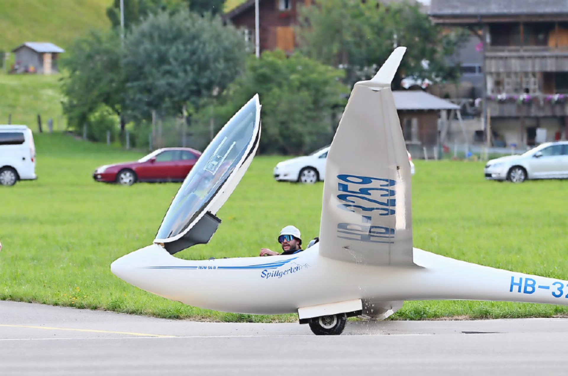 1000 Kilometer im Segelflugzeug - Das Bild wird blockiert. – Möglicherweise durch einen aktiven Adblocker.