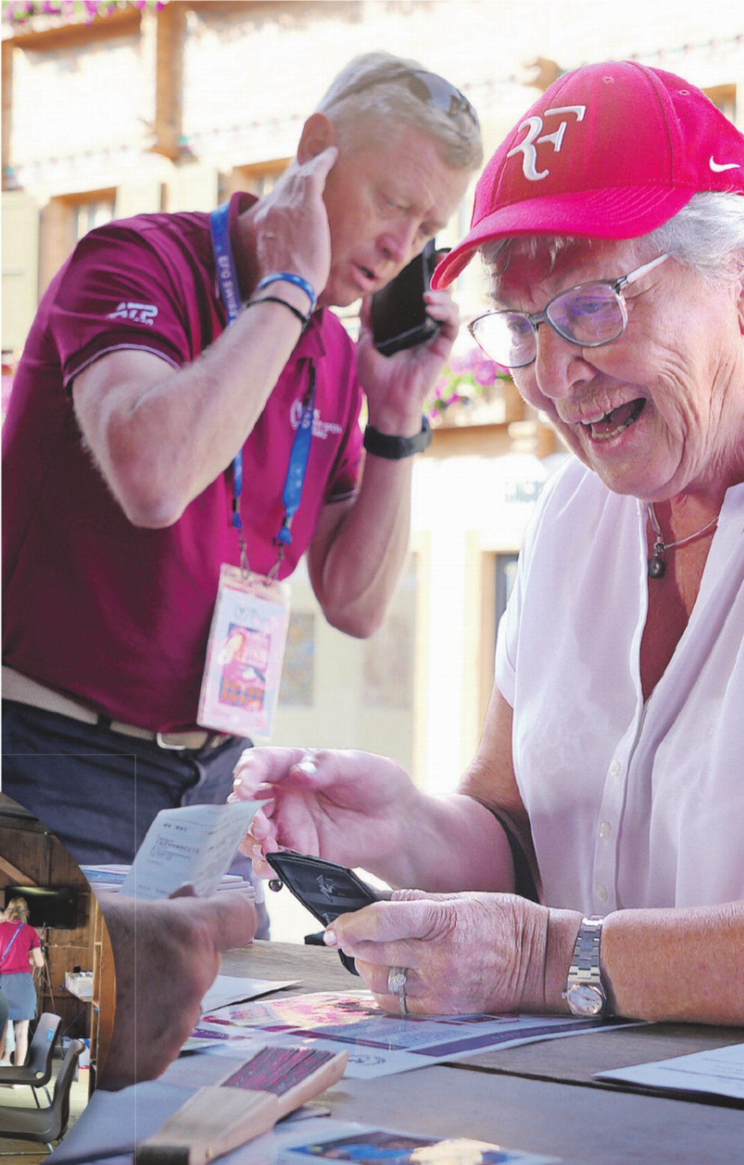 Die Besucherin erhält noch eines der frei gewordenen Tickets für das Spiel von Stan Wawrinka. Die Besucherin erhält noch eines der frei gewordenen Tickets für das Spiel von Stan Wawrinka.