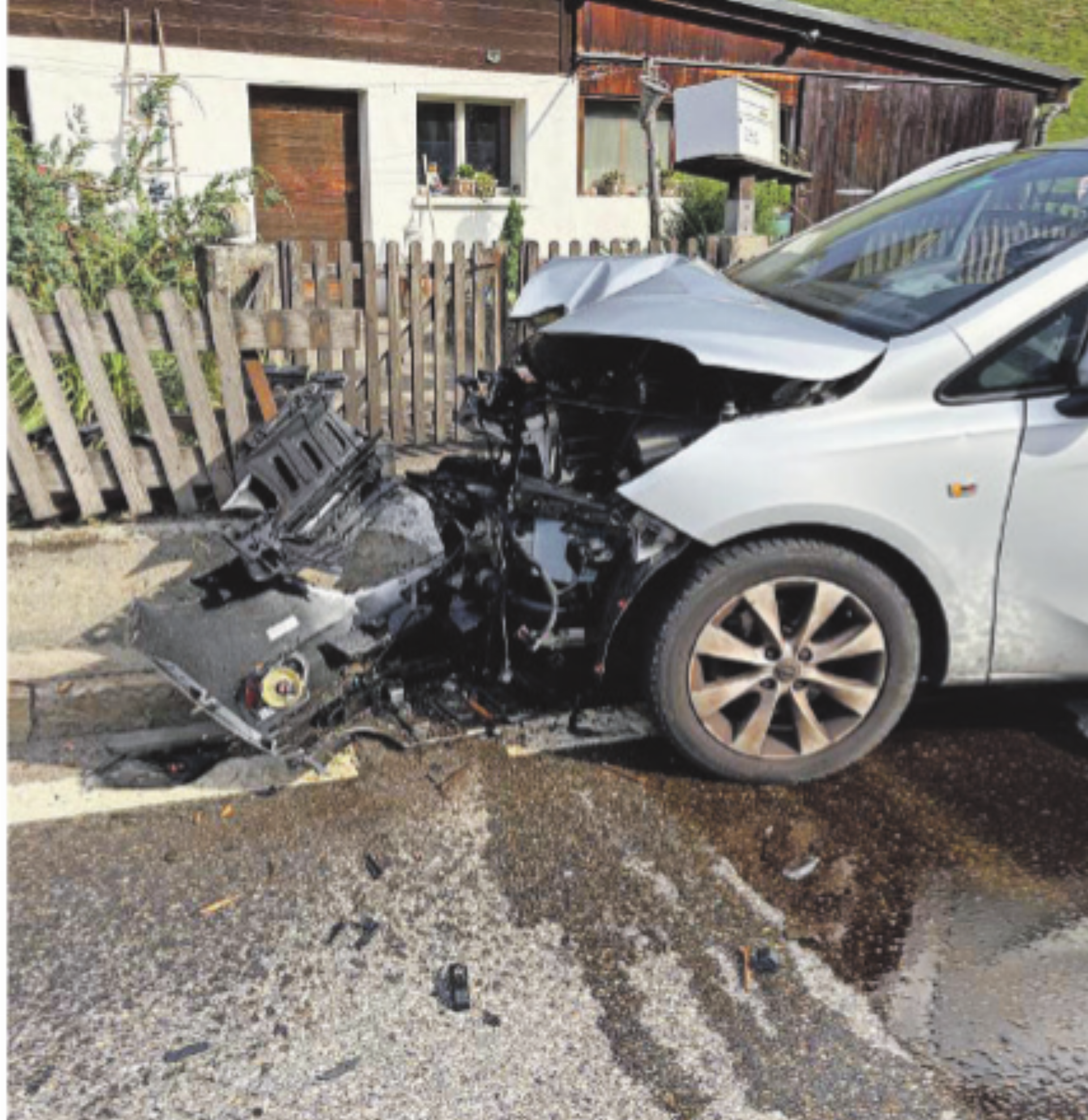 Drei Personen bei Selbstunfall in Boltigen verletzt - Das Bild wird blockiert. – Möglicherweise durch einen aktiven Adblocker.
