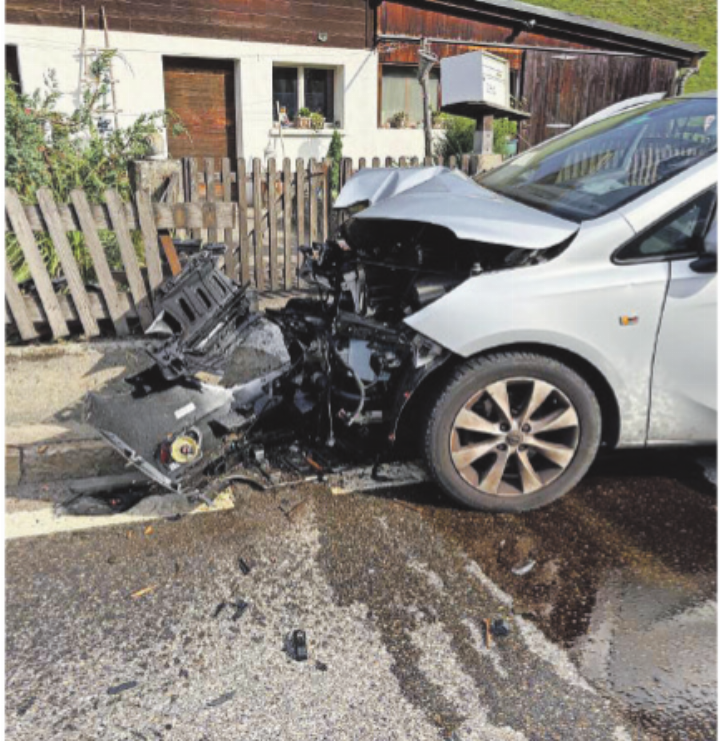 Am Dienstagvormittag ereignete sich in Boltigen ein Selbstunfall.    FOTO: KANTONSPOLIZEI BERN