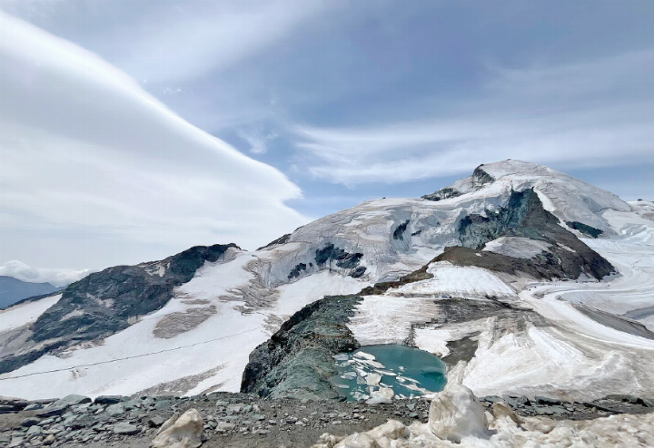 Aktuelle Verhältnisse beim Allalinhorn, Aufnahme von diesem Juli.    FOTO: SAC/SAMUEL OPPLIGER