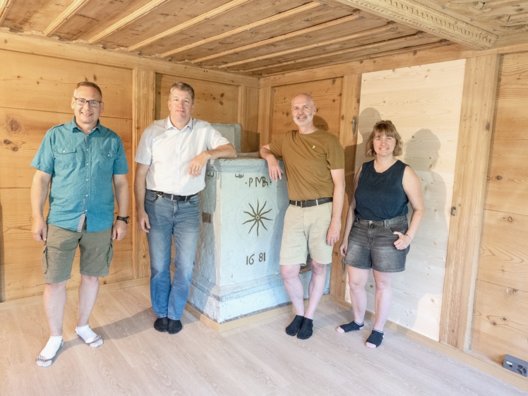 Die für den Umbau der Kastlanei Matti verantwortliche Equipe: von links Michael Ryter, Projektleiter Liegenschaften Gemeinde Saanen, Kaspar Westemeier, Abteilungsleiter Liegenschaften Gemeinde Saanen, und von Germann Architektur AG Thomas Moser und Angela Gfeller. Die für den Umbau der Kastlanei Matti verantwortliche Equipe: von links Michael Ryter, Projektleiter Liegenschaften Gemeinde Saanen, Kaspar Westemeier, Abteilungsleiter Liegenschaften Gemeinde Saanen, und von Germann Architektur AG Thomas Moser und Angela Gfeller.