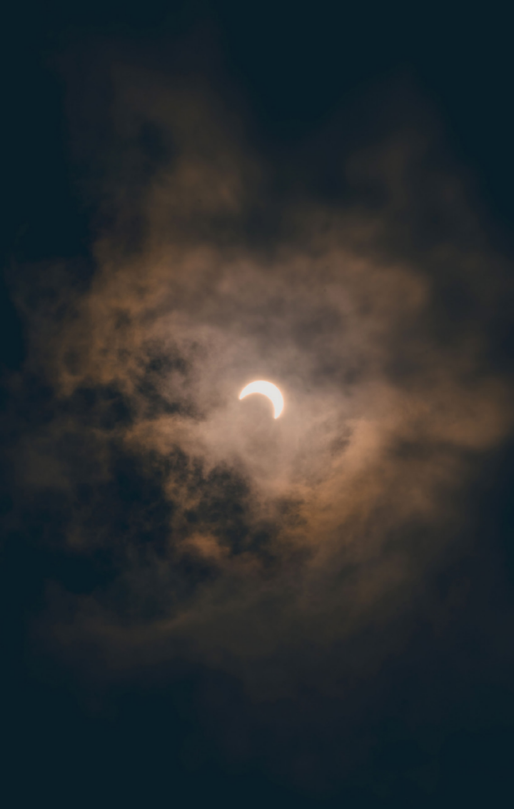 Am 12. August verdeckt der Mond kurz vor Sonnenuntergang bis zu 92 Prozent der Sonne.    SYMBOLBILD: PEXELS