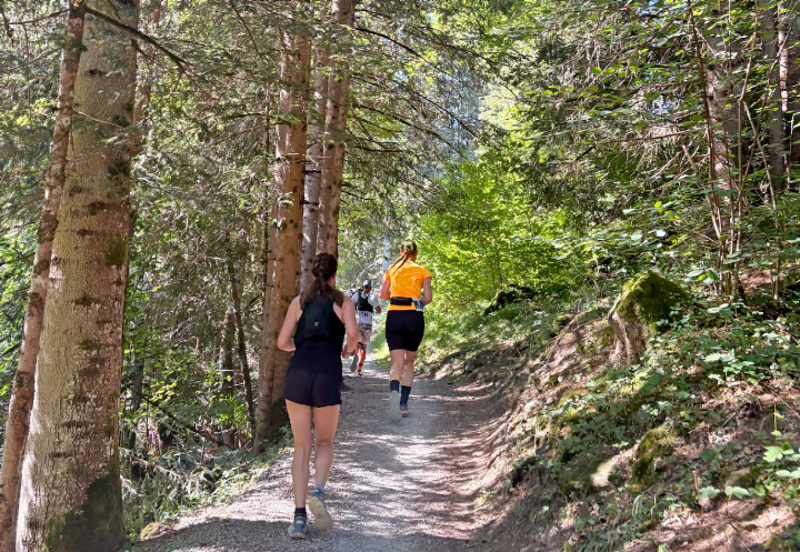Die 26,2 Kilometer lange Strecke führt vom Start in Gstaad bis ins Ziel auf dem Glacier 3000. FOTO: IRINI PAPANDREOU Die 26,2 Kilometer lange Strecke führt vom Start in Gstaad bis ins Ziel auf dem Glacier 3000. FOTO: IRINI PAPANDREOU