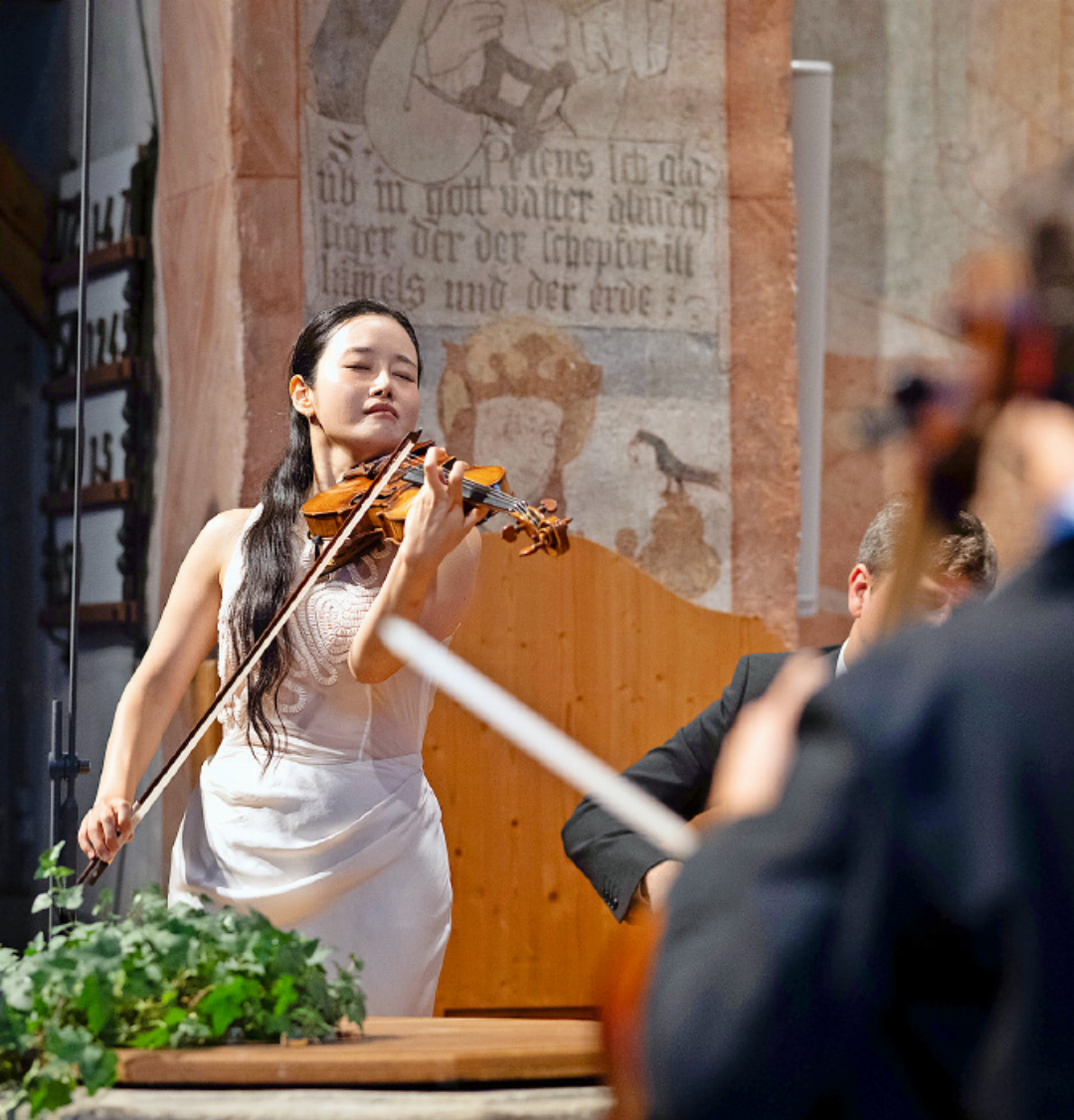 Violinistin Bomsori Kim: Der Funke ihres sprühenden Temperamentes sprang ins Orchester über. Violinistin Bomsori Kim: Der Funke ihres sprühenden Temperamentes sprang ins Orchester über.