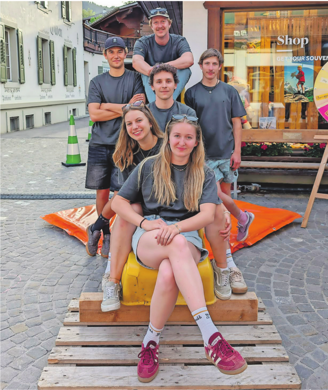 Die Gesichter hinter dem Anlass: hinten, von links.: Nick Blum, Yannis Welten, Mauro Beetschen, Mitte, von hinten nach vorne: Diego Marti, Melanie Stähli, Liv Staub. FOTO: ZVG Die Gesichter hinter dem Anlass: hinten, von links.: Nick Blum, Yannis Welten, Mauro Beetschen, Mitte, von hinten nach vorne: Diego Marti, Melanie Stähli, Liv Staub. FOTO: ZVG