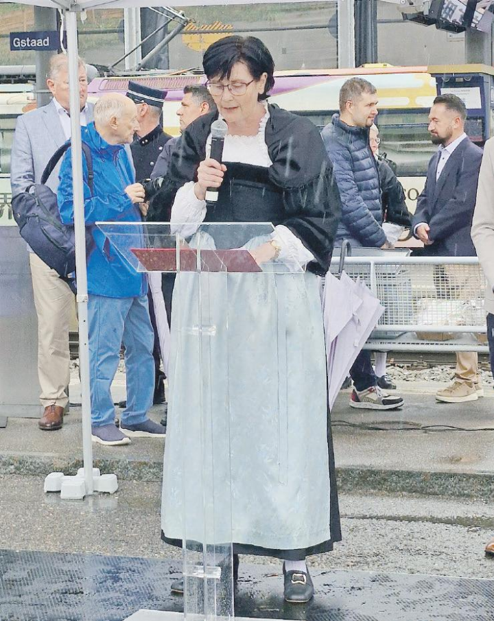 Die Saaner Gemeindepräsidetin Petra Schläppi bei ihrer Begrüssungsrede.