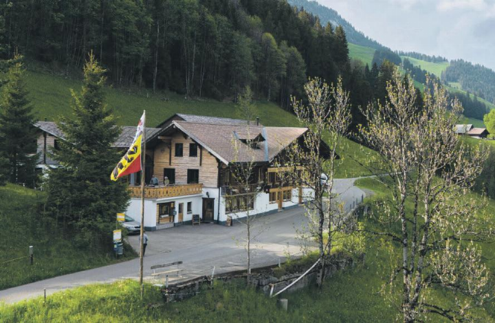 Der Betrieb im Bistro des Berghotels «Zur Sau» konzentriert sich nun auf den Bistrotbetrieb.   FOTO: GAULTMILLAU/KURT REICHENBACH