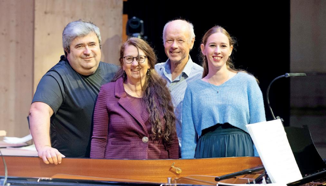 Diese vier tragen die Hauptverantwortung für die Kinderoper «Coppélia» 2026: v.l. Roumen Krumov, Margrith, Jacques sowie Fiona Gimmel. Diese vier tragen die Hauptverantwortung für die Kinderoper «Coppélia» 2026: v.l. Roumen Krumov, Margrith, Jacques sowie Fiona Gimmel.