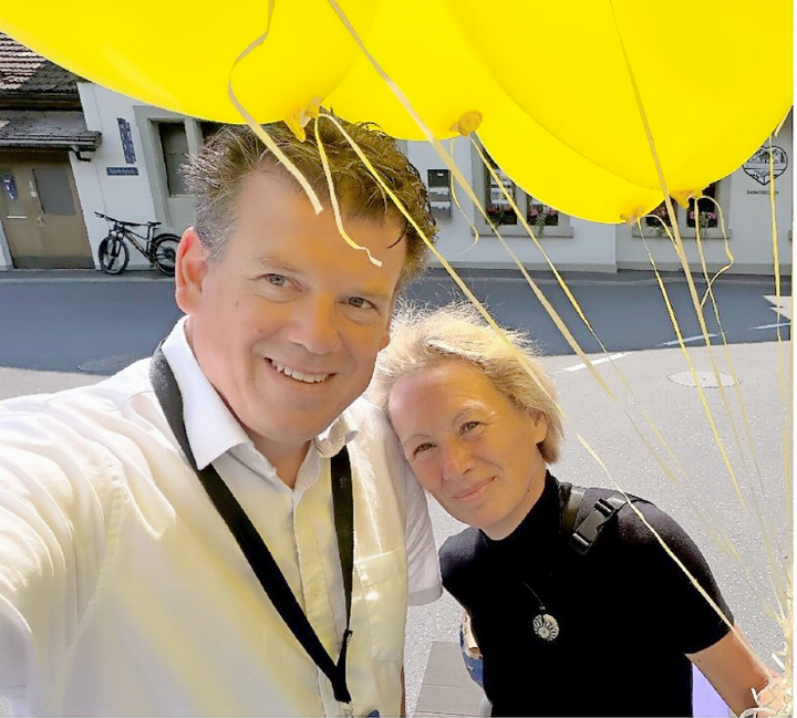 Pfarrer Ulrich Hossbach mit seiner Partnerin.    FOTO: ZVG
