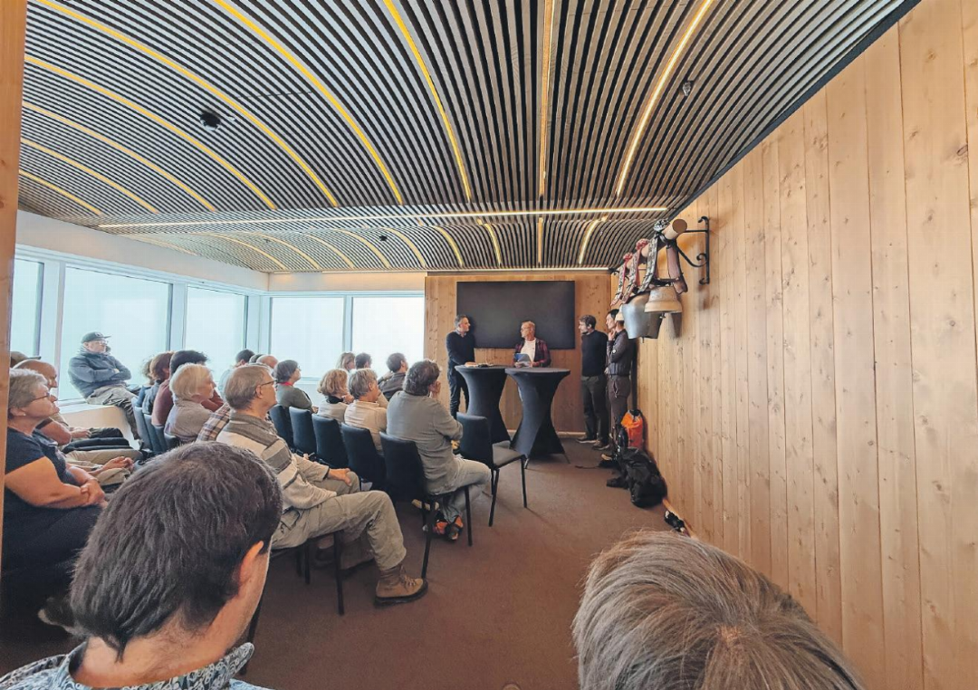 Präsentation von Dr. Matthias Huss im Restaurant Botta auf dem Glacier 3000. Präsentation von Dr. Matthias Huss im Restaurant Botta auf dem Glacier 3000.