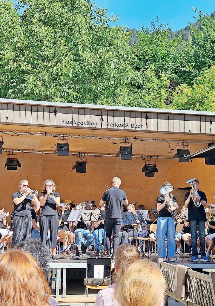 Die Brass Band Berner Oberland Junior bei ihrem Konzert in Saanen.    FOTO: ZVG