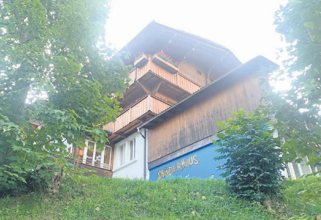 Das über 100-jährige Gebäude des Chinderhuus Ebnit soll durch einen Neubau ersetzt werden. ARCHIVFOTO: AVS/JENNY STERCHI Das über 100-jährige Gebäude des Chinderhuus Ebnit soll durch einen Neubau ersetzt werden. ARCHIVFOTO: AVS/JENNY STERCHI