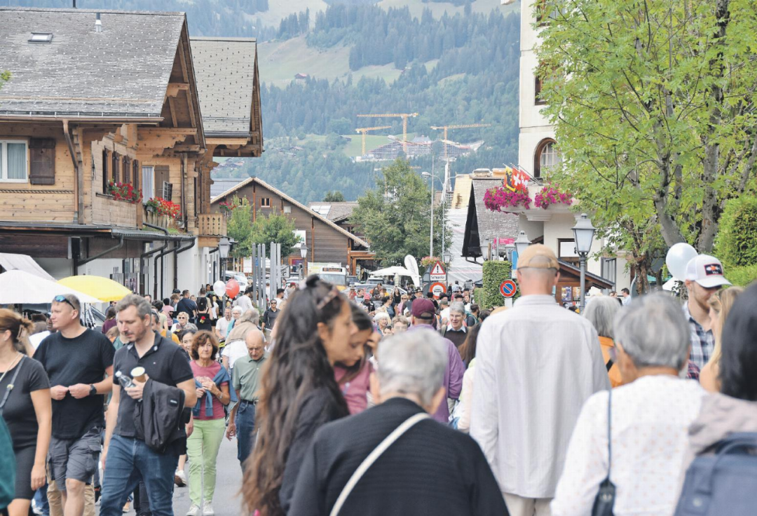 Die Festerweiterung in die Güterstrasse hat sich bewährt. Sie war bereits bei ihrer Premiere gut besucht und schaffte zusätzlichen Platz in der Promenade. Die Festerweiterung in die Güterstrasse hat sich bewährt. Sie war bereits bei ihrer Premiere gut besucht und schaffte zusätzlichen Platz in der Promenade.