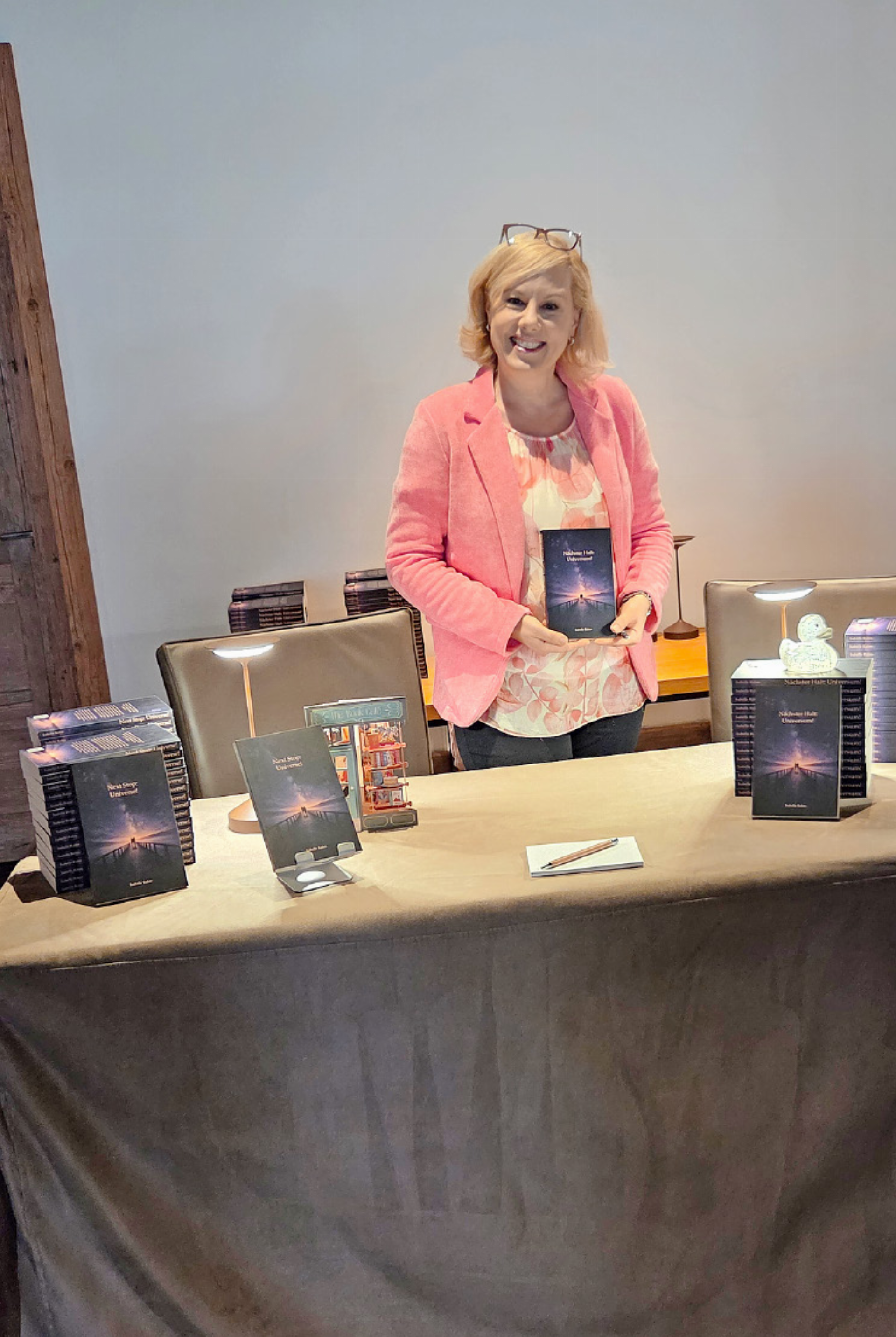 Glanzvolle Buchvernissage in Gstaad: «Nächster Halt: Universum!» - Das Bild wird blockiert. – Möglicherweise durch einen aktiven Adblocker.