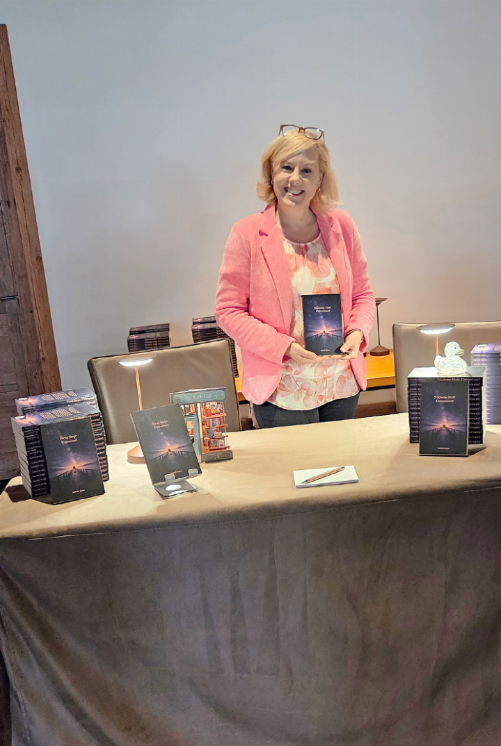 Die Autorin Isabelle Rahm bei ihrer Buchpräsentation im The Alpina Gstaad.