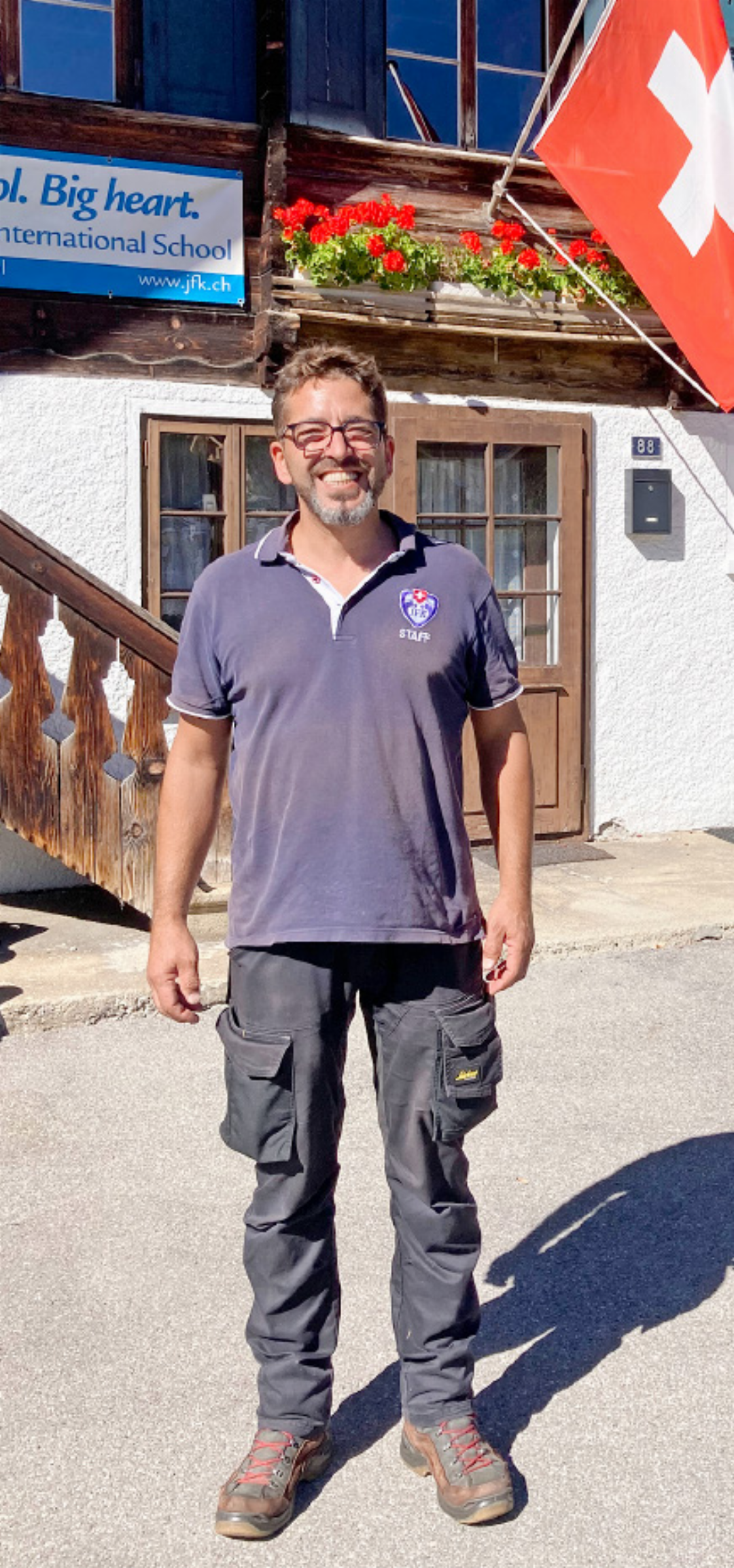 Nuno Santos vom Maintenance Team packte mit zahlreichen anderen Helfenden kräftig mit an. Nuno Santos vom Maintenance Team packte mit zahlreichen anderen Helfenden kräftig mit an.
