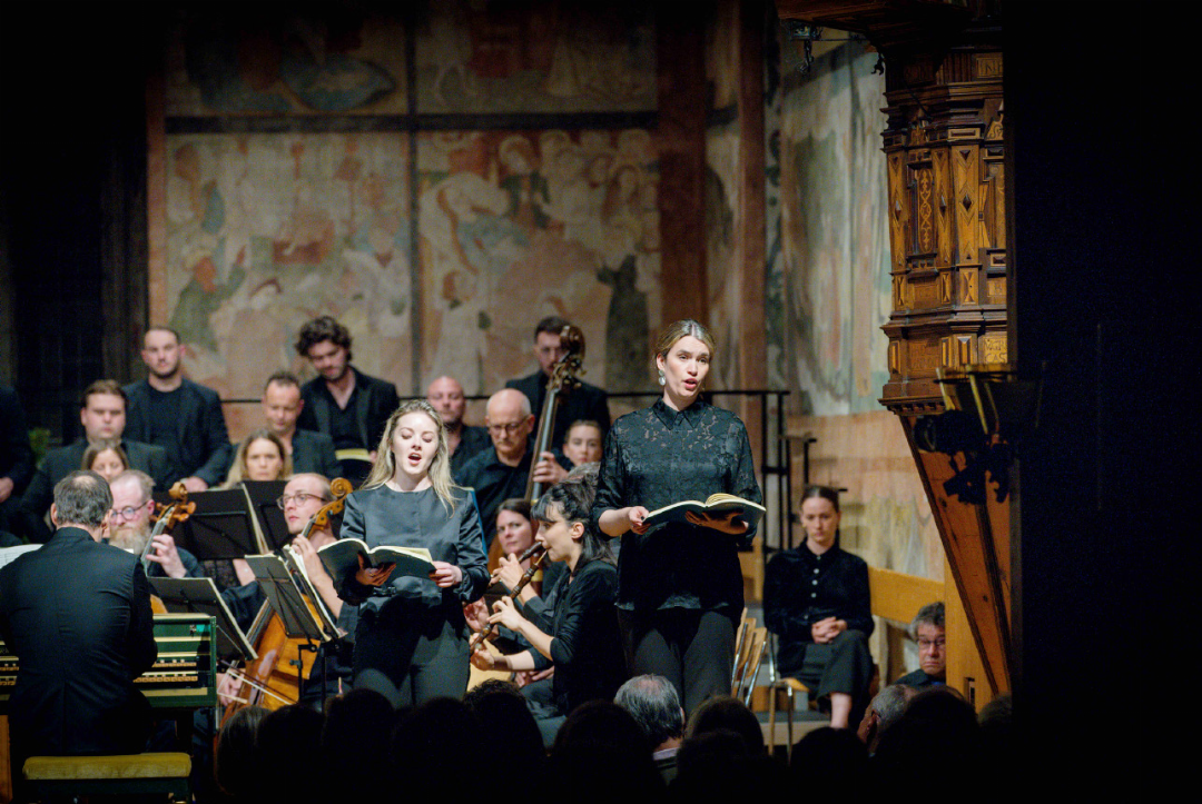 Inspiriert singende Solistinnen. Inspiriert singende Solistinnen.