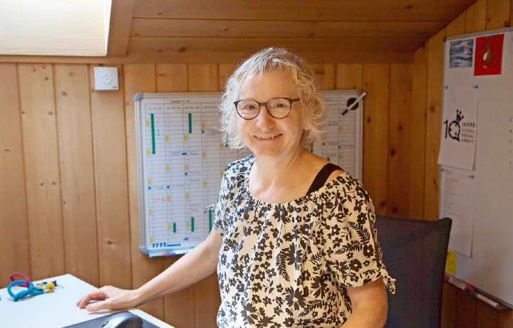 Evelyne Moser ist die Stellenleiterin der Schulsozialarbeit Saanenland. FOTO: MAXIME VÖGELE Evelyne Moser ist die Stellenleiterin der Schulsozialarbeit Saanenland. FOTO: MAXIME VÖGELE
