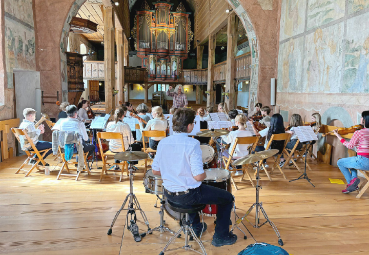 Stellprobe für das bevorstehende Konzert in der Mauritiuskirche Saanen vom letzten Orchesterwochenende der MSSO.     FOTO: VÉRONIQUE GYGER