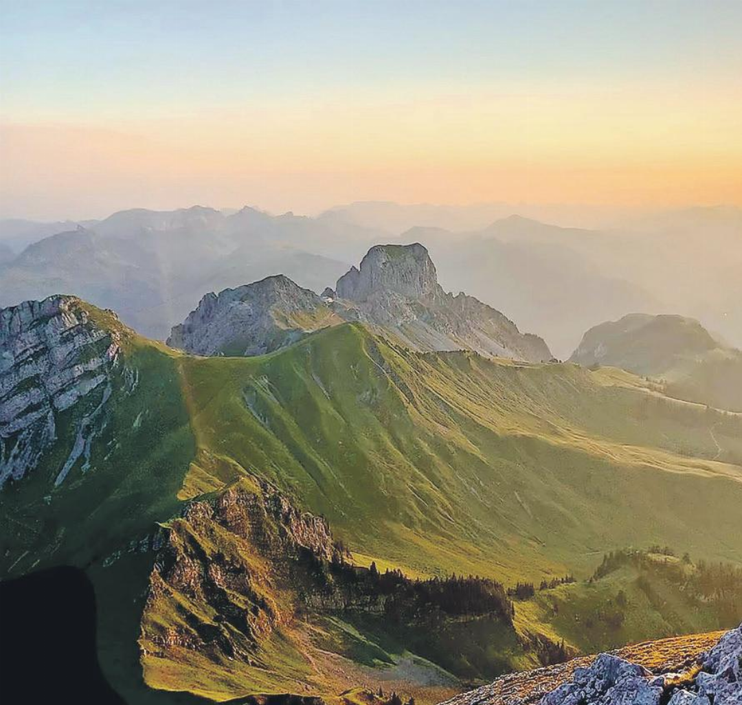 Die Gummfluh bei Sonnenaufgang – einer der Lieblingsplätze von Marjolaine Marti und Dominic Roth. FOTO: ZVG Die Gummfluh bei Sonnenaufgang – einer der Lieblingsplätze von Marjolaine Marti und Dominic Roth. FOTO: ZVG
