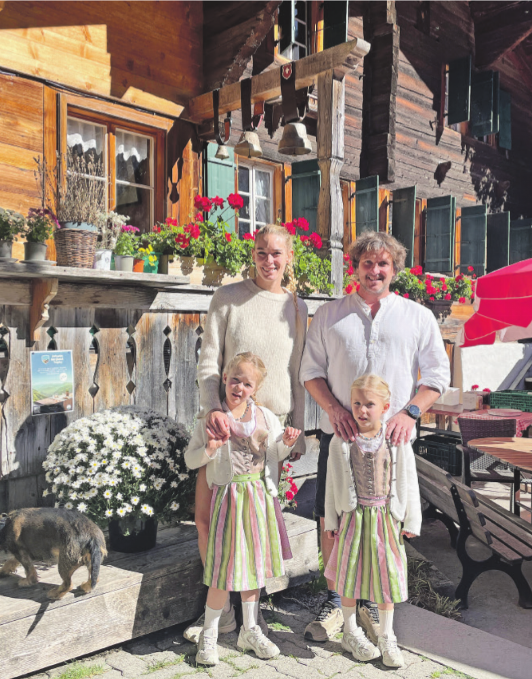 Die Gastgeberfamilie: Priscillia und Martin Zumstein-Annen mit ihren fünfjährigen Zwillingsmädchen Elodie (links) und Ladina. Die Gastgeberfamilie: Priscillia und Martin Zumstein-Annen mit ihren fünfjährigen Zwillingsmädchen Elodie (links) und Ladina.