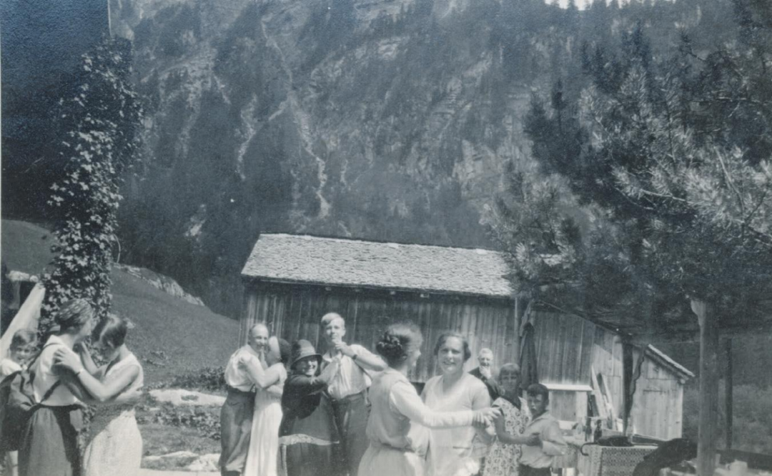 Früher wurde auf dem Bühl oft getanzt. FOTO: ZVG/FAMILIE VON GRÜNIGEN Früher wurde auf dem Bühl oft getanzt. FOTO: ZVG/FAMILIE VON GRÜNIGEN