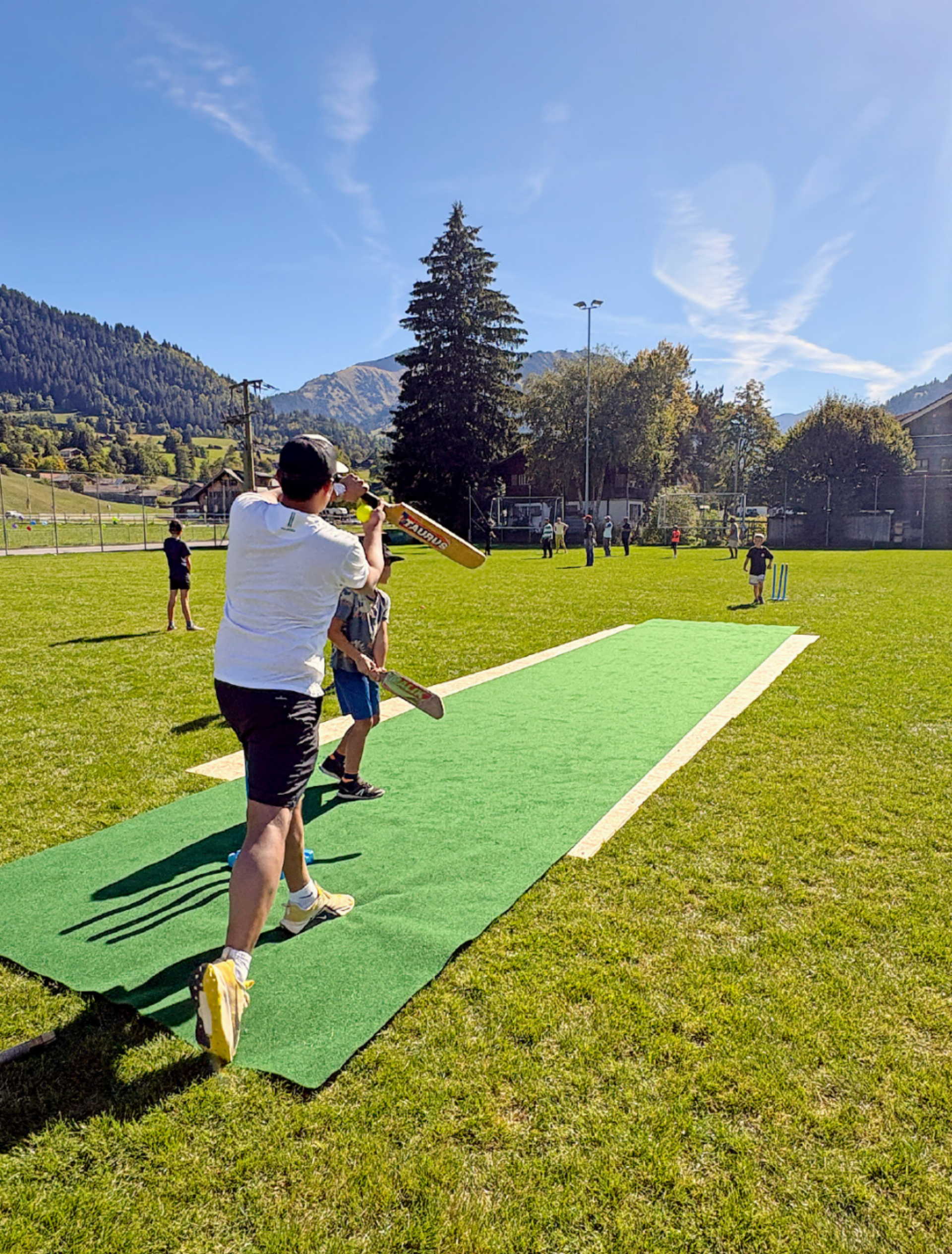 Cricket fasst in Gstaad Fuss - Das Bild wird blockiert. – Möglicherweise durch einen aktiven Adblocker.