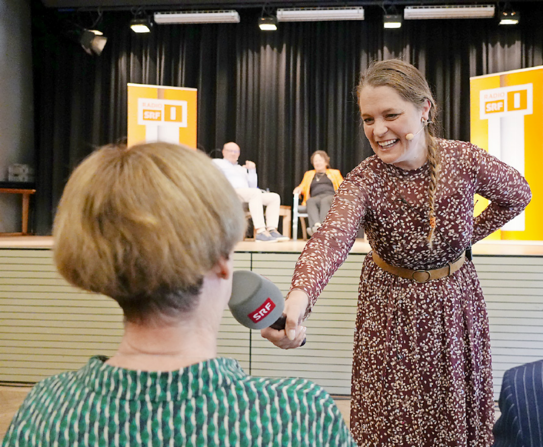 Cornelia Schwarzenbach darüber, was ihr an ihrem späteren Ehemann zuerst auffiel: «Mir hat sein Mundwerk imponiert.» Cornelia Schwarzenbach darüber, was ihr an ihrem späteren Ehemann zuerst auffiel: «Mir hat sein Mundwerk imponiert.»