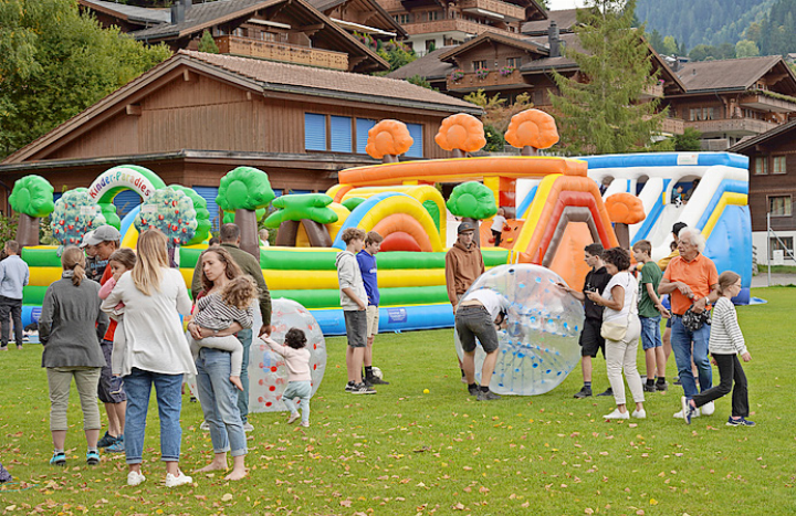 Spiel und Spass am Herbstfest auf dem Rütti-Schulhausareal.
FOTO: ZVG